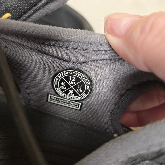 Keen Solr Water Shoe Sandal Men's Size 12 Black/Gold - Picture 3 of 9